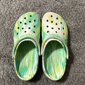 Green/blue tie dye crocs